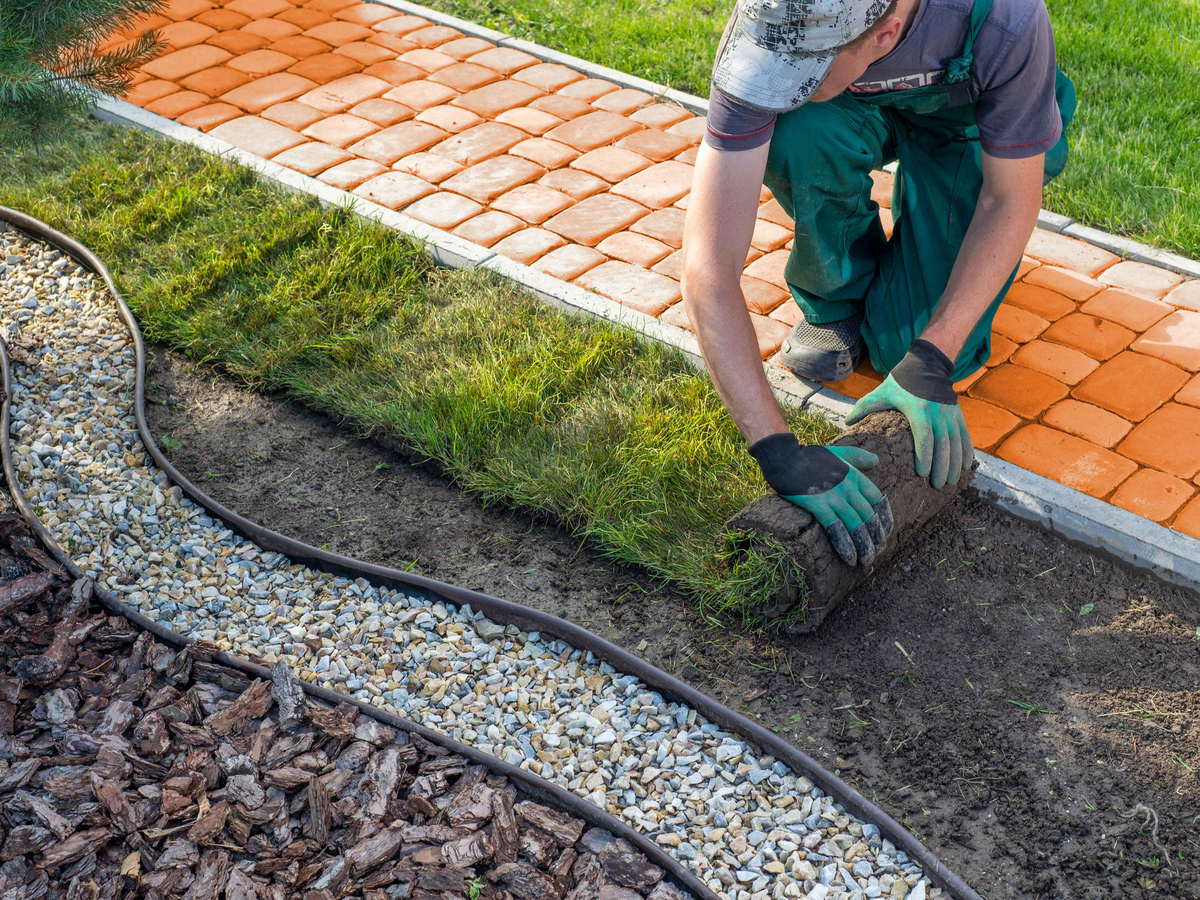 Paver edge restraint — Hand-set edging on a compacted base